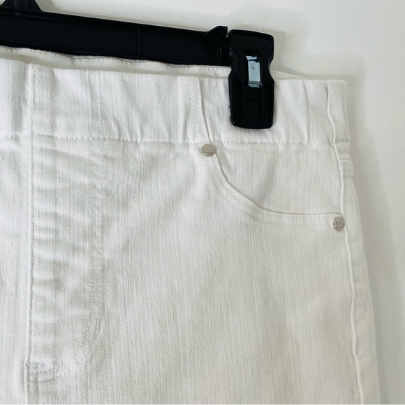 Liverpool White Pull-On Chloe Cuffed High Rise Jean Shorts - Picture 5 of 11